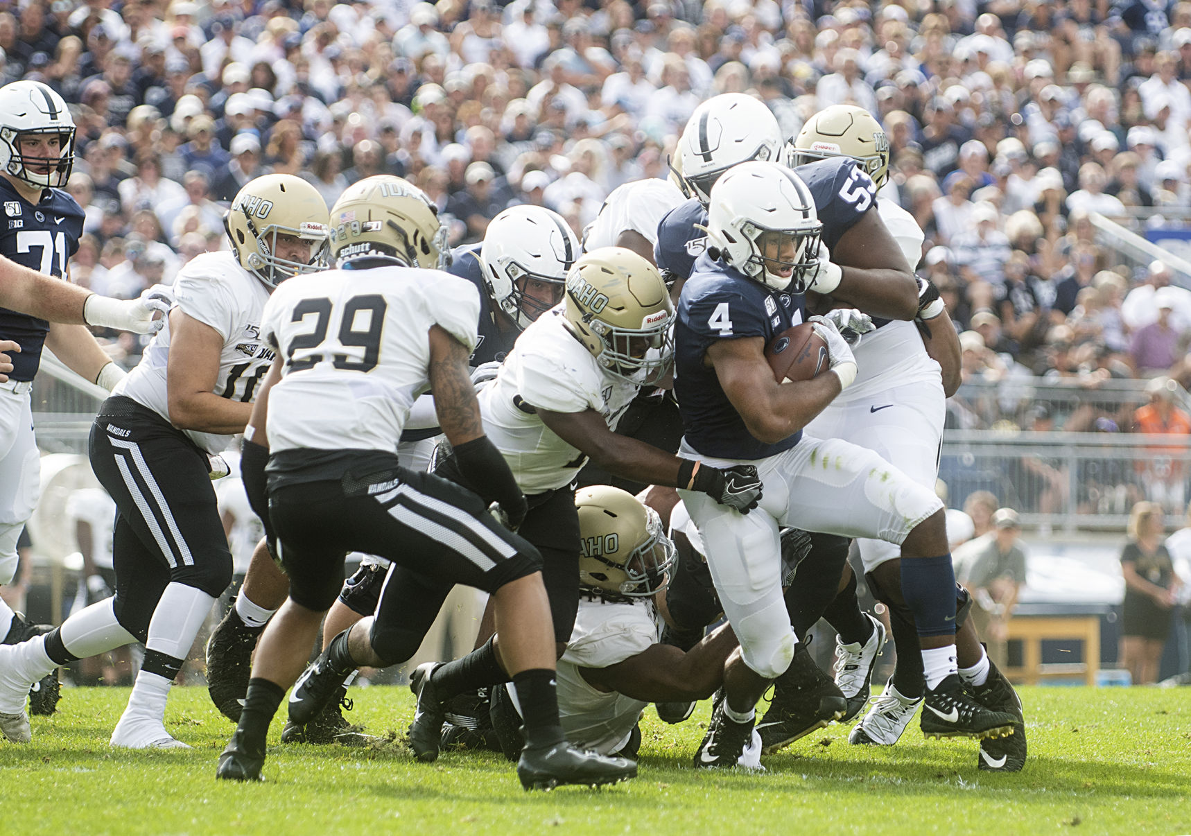 Idaho, Journey Brown (4) Runs through Crowd